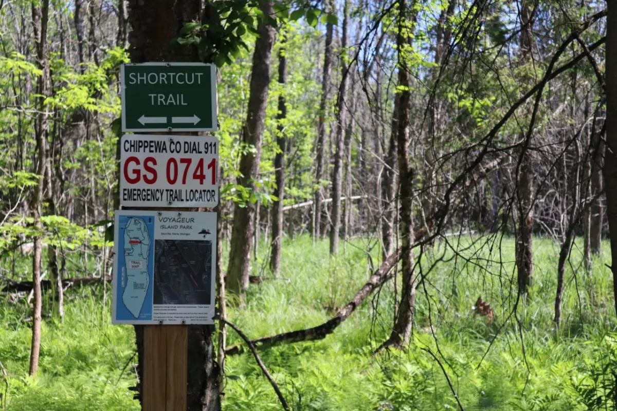 voyageur island hiking map